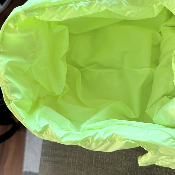 Lululemon Wunder Puff Jacket Size 6 in Neon Yellow - Picture 4 of 4